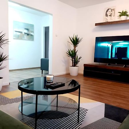 Stylovy Apartman V Samorine Luaran gambar